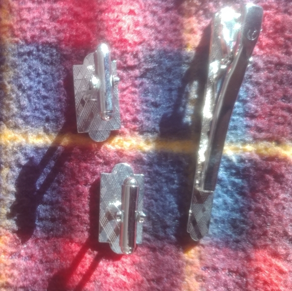 Designers signed stamped cufflinks tie clip set - Picture 4 of 6